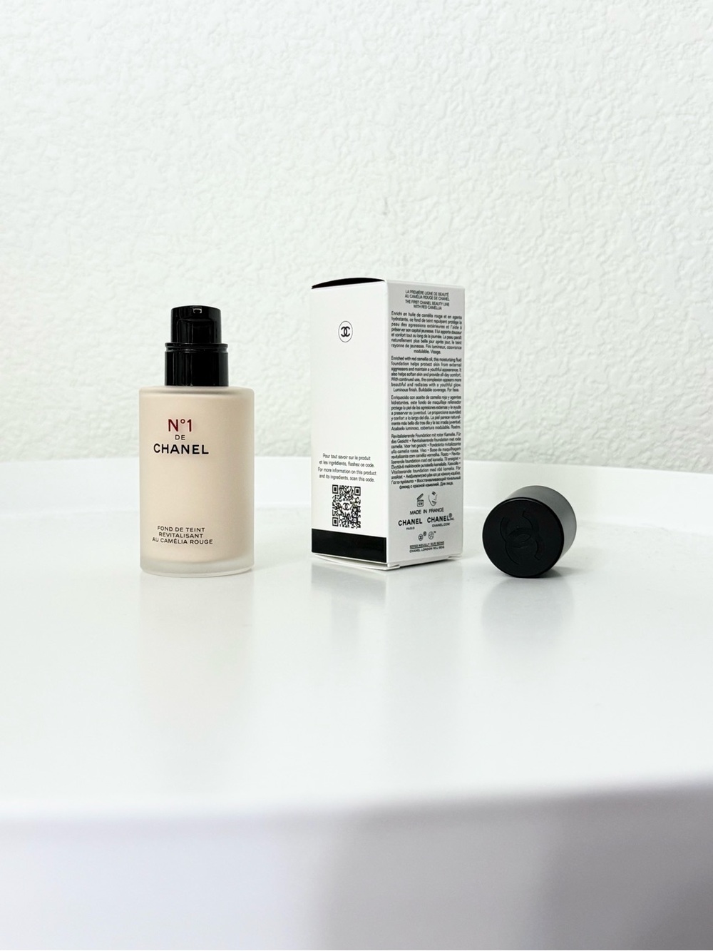 CHANEL N1 De Chanel Red Camellia Foundation BD01 With Box